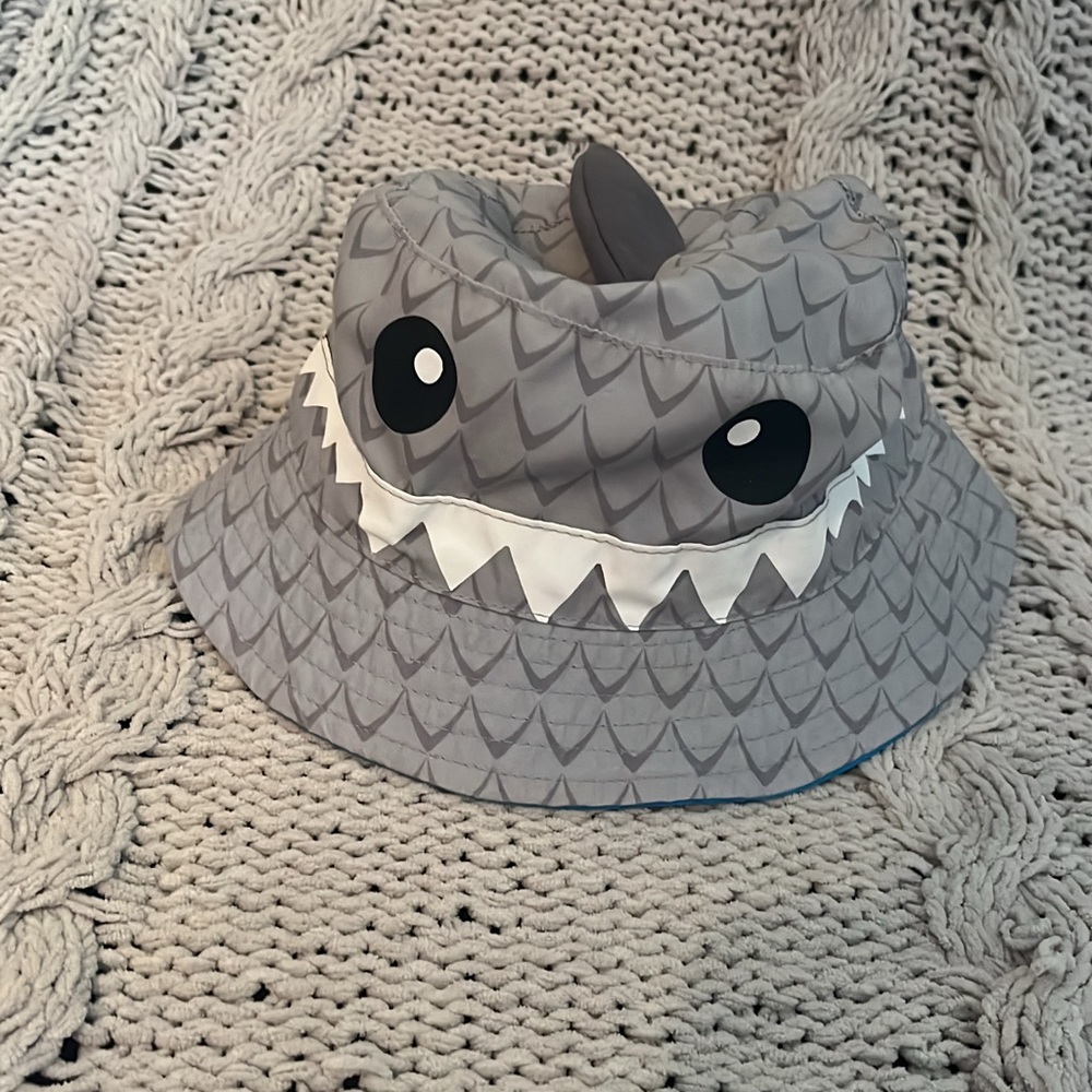 Bucket hat shark 12-24 months